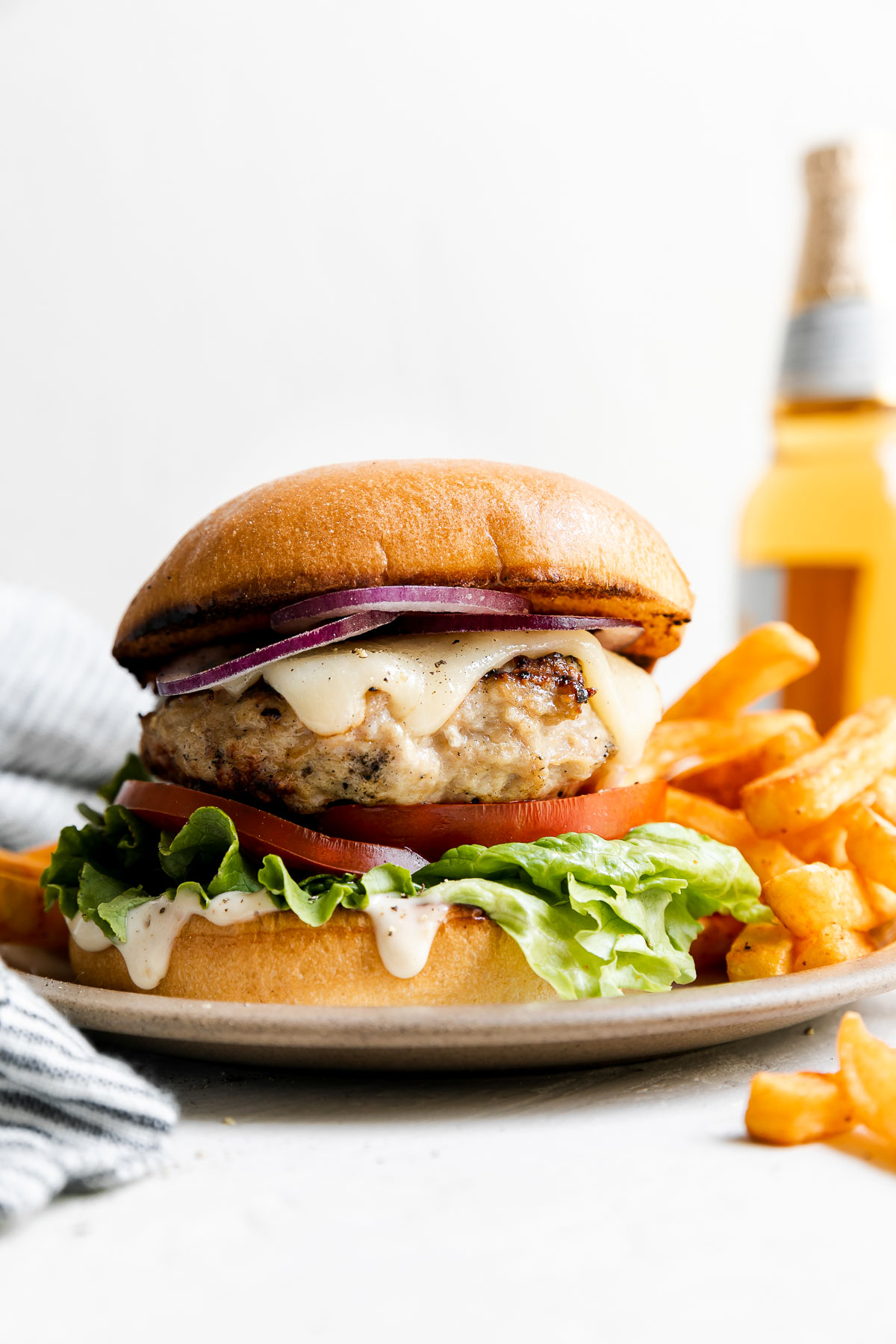 Quick Grilled Chicken Burgers: Juicy & Ready in Under 30 Mins